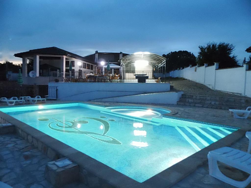 Villa Topola Bagian luar foto